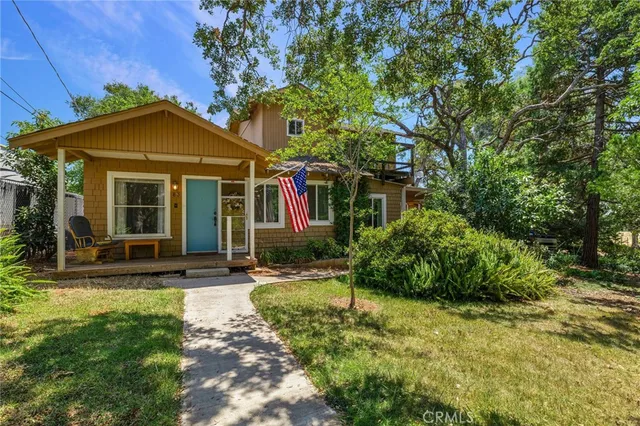 a view of a house with a yard