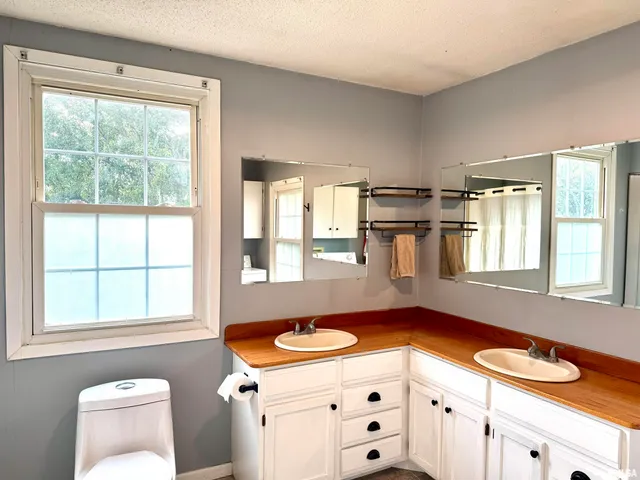 $220,000 | 14517 Elmore Road, Elmwood, IL 61529