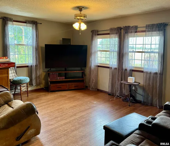 $220,000 | 14517 Elmore Road, Elmwood, IL 61529