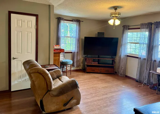 $220,000 | 14517 Elmore Road, Elmwood, IL 61529