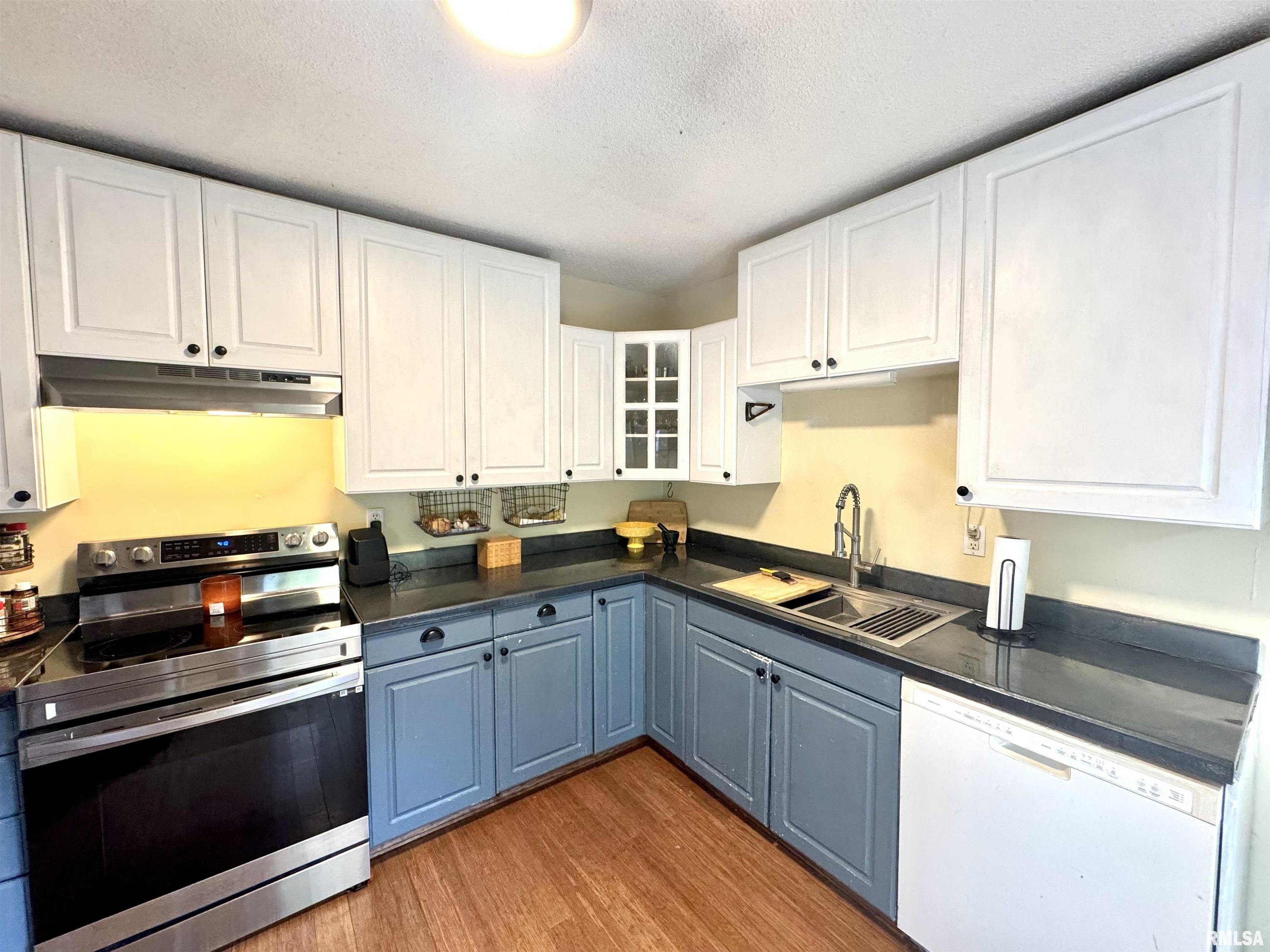 14517 Elmore Road Elmwood, IL 61529 - Photo 9 of 25