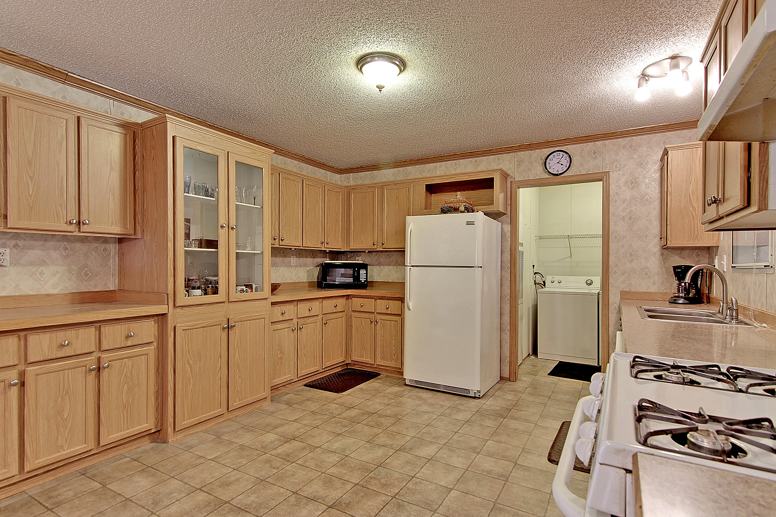 628 Barn Road Bonneau, SC 29431 - Photo 11 of 41 Kitchen