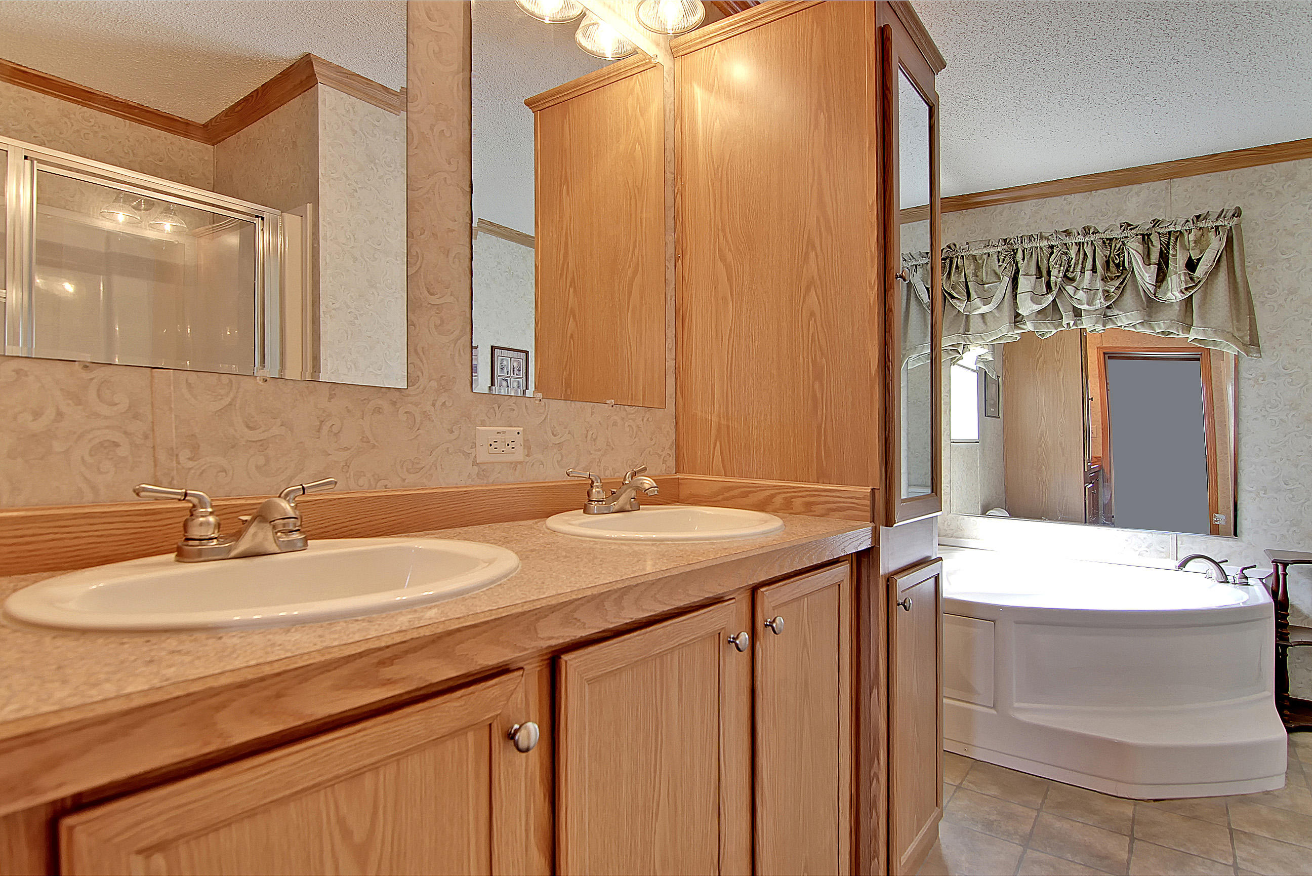 628 Barn Road Bonneau, SC 29431 - Photo 12 of 41 Master Bathroom