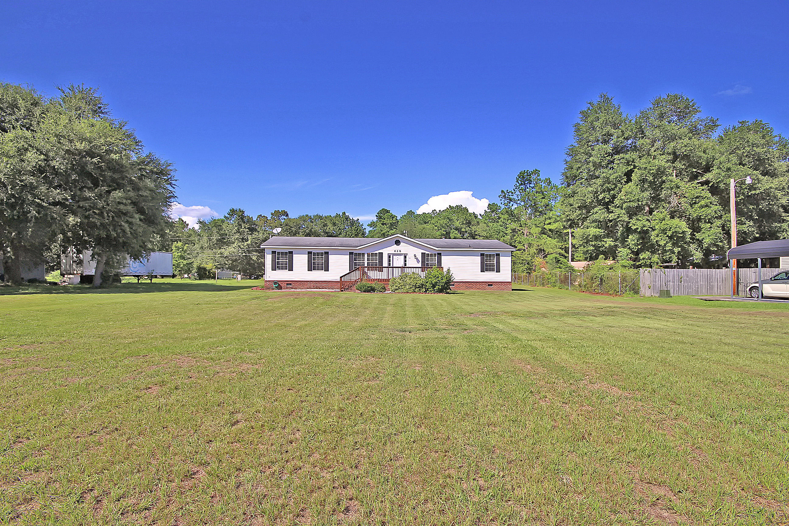 628 Barn Road Bonneau, SC 29431 - Photo 3 of 41 Large Front Yard