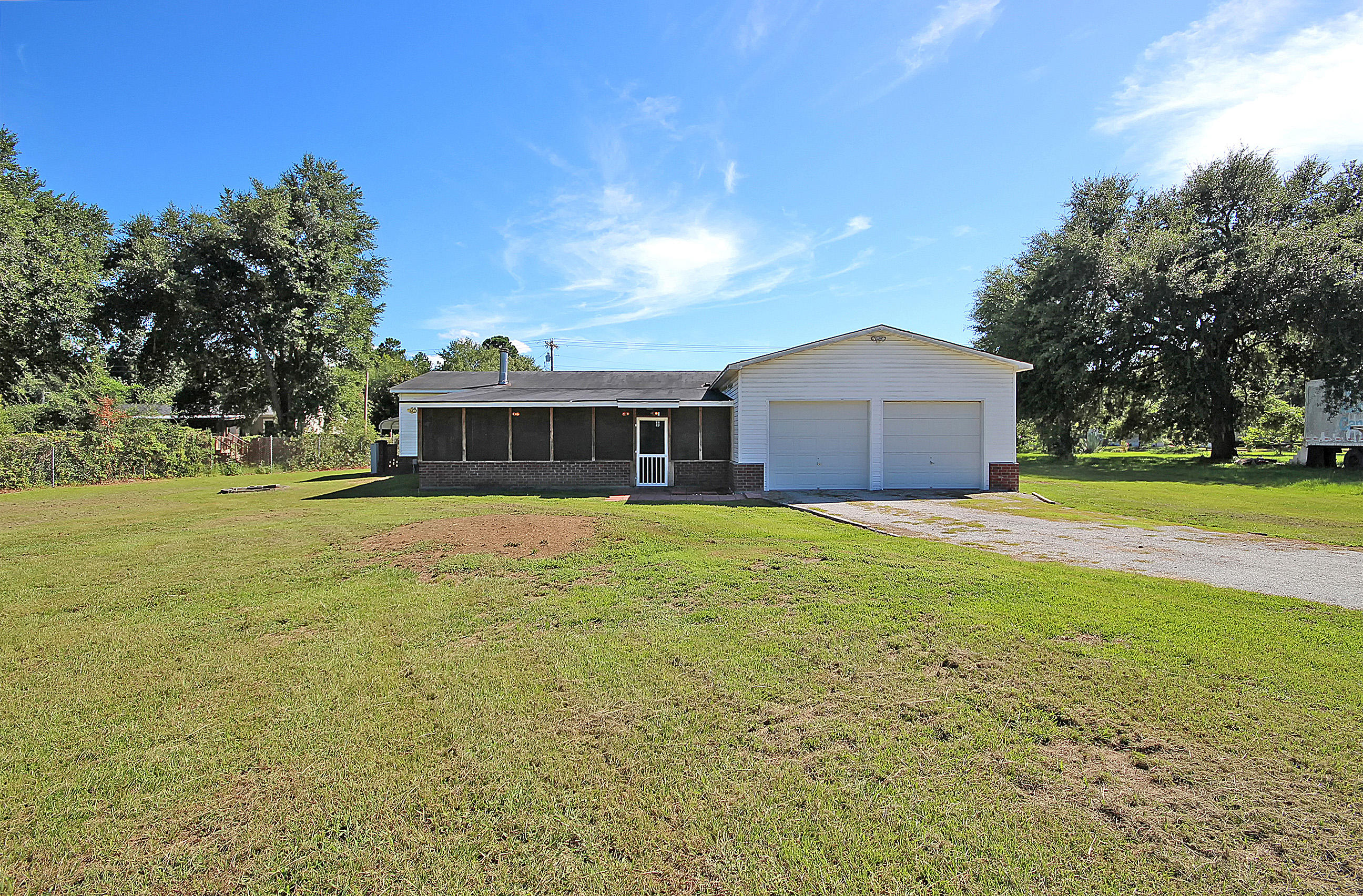 628 Barn Road Bonneau, SC 29431 - Photo 4 of 41 Back