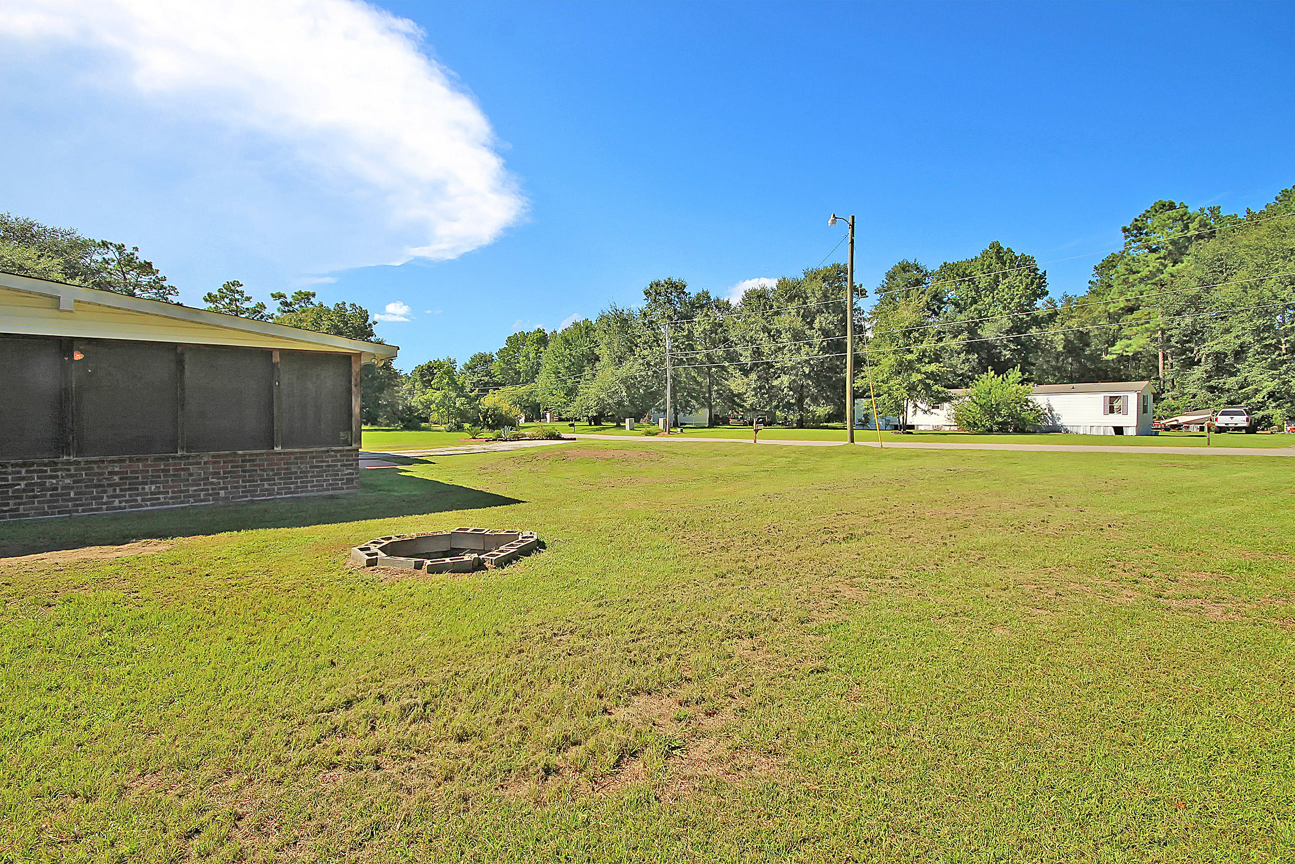 628 Barn Road Bonneau, SC 29431 - Photo 29 of 41 Yard