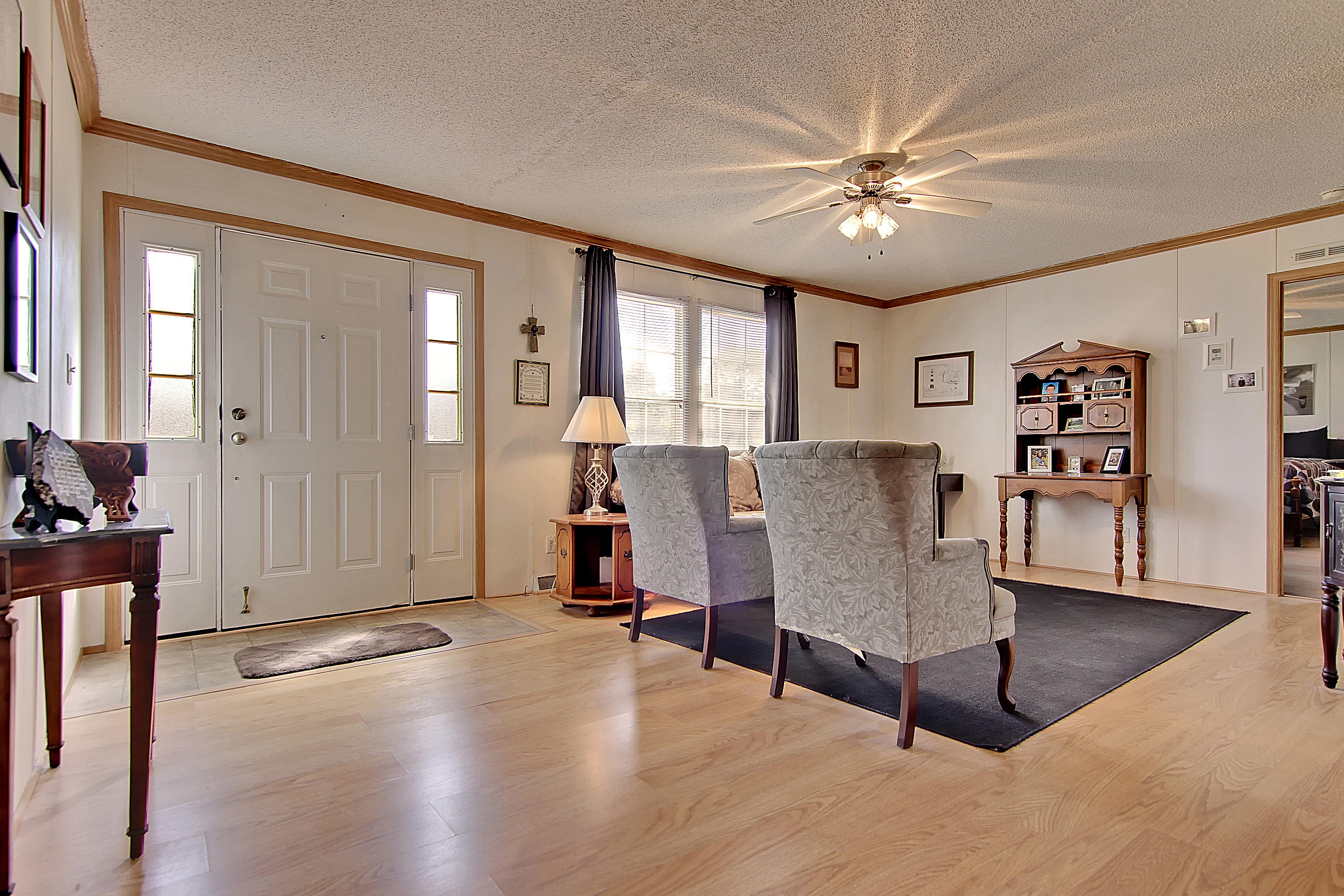 628 Barn Road Bonneau, SC 29431 - Photo 30 of 41 Living Room