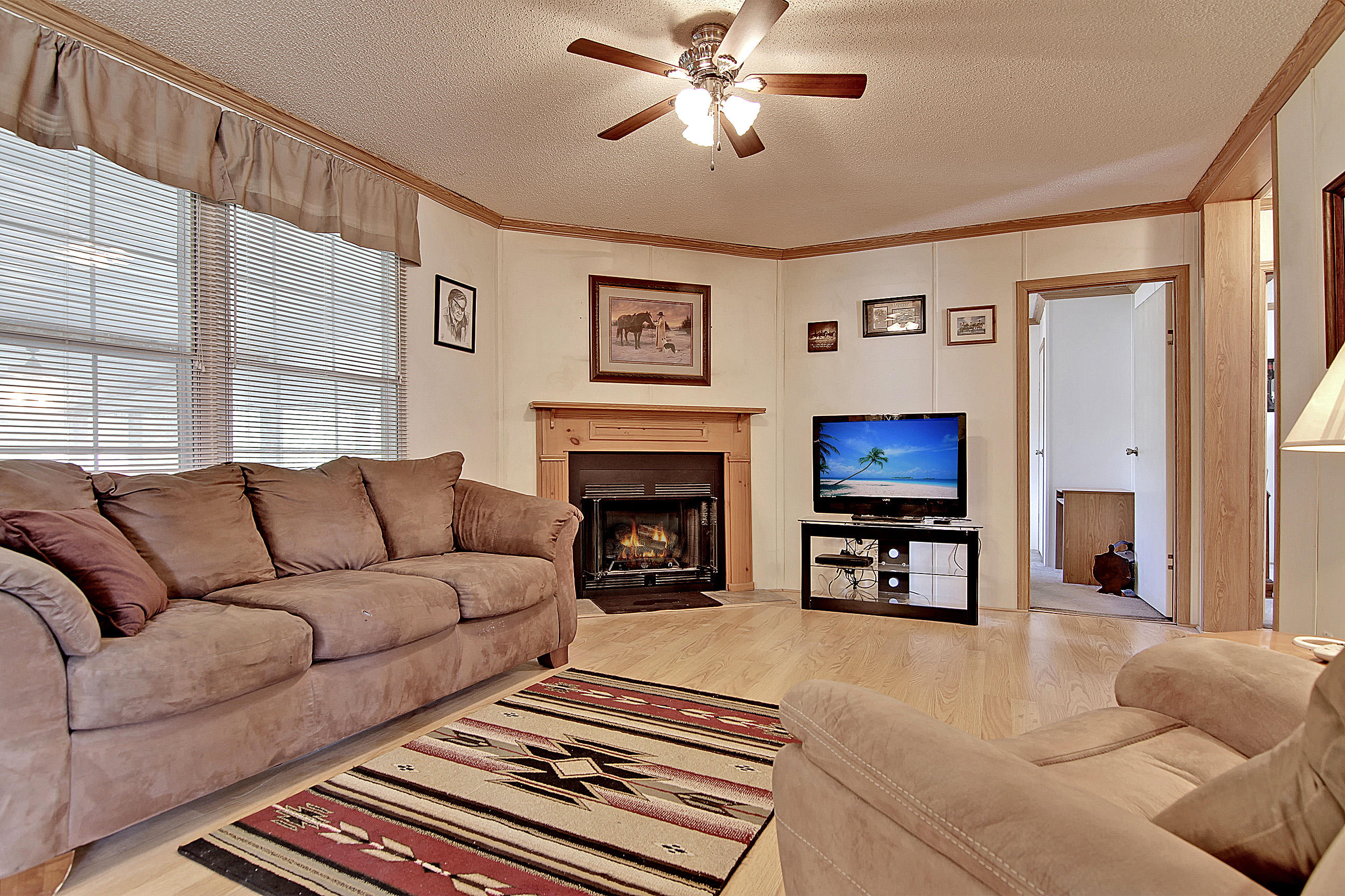 628 Barn Road Bonneau, SC 29431 - Photo 6 of 41 Family Room
