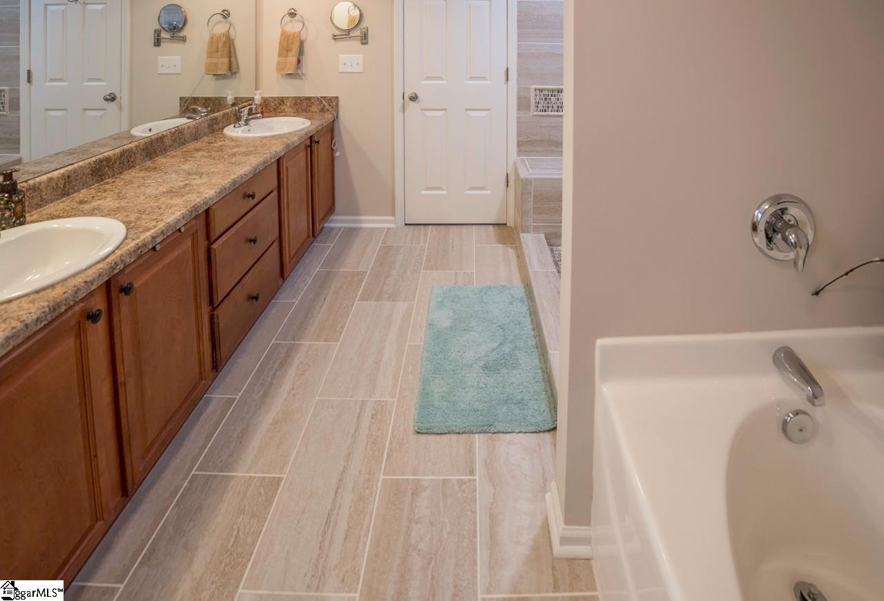 5 Rivers Edge Circle Simpsonville, SC 29680 - Photo 5 of 36