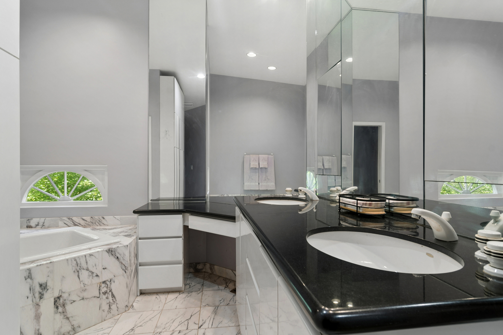 211 Blackhawk Road Highland Park, IL 60035 - Photo 16 of 28 Gallery Image 16