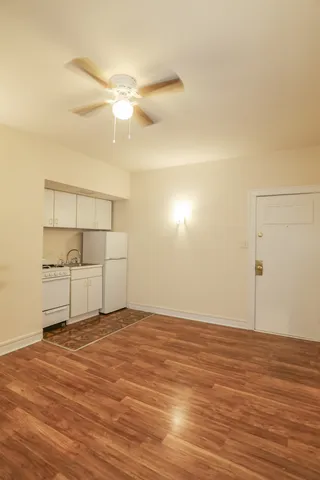 $1,000 | 6916 North Lakewood Avenue, Unit 407, Chicago, IL 60626