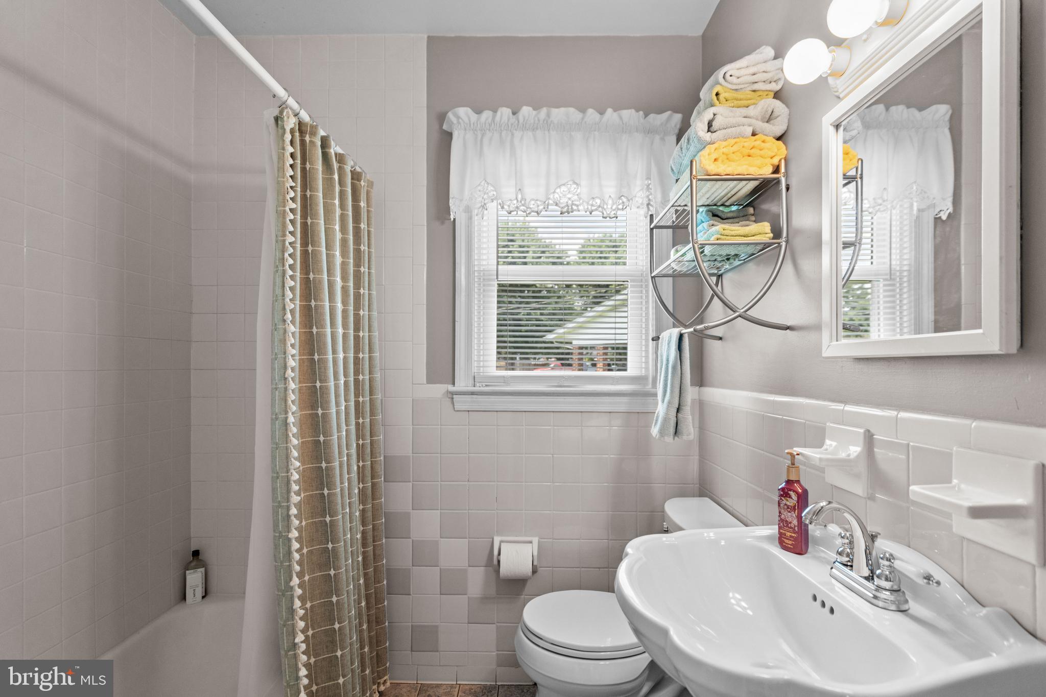 319 Beechcroft Road Winchester, VA 22601 - Photo 25 of 60 Hall Bathroom