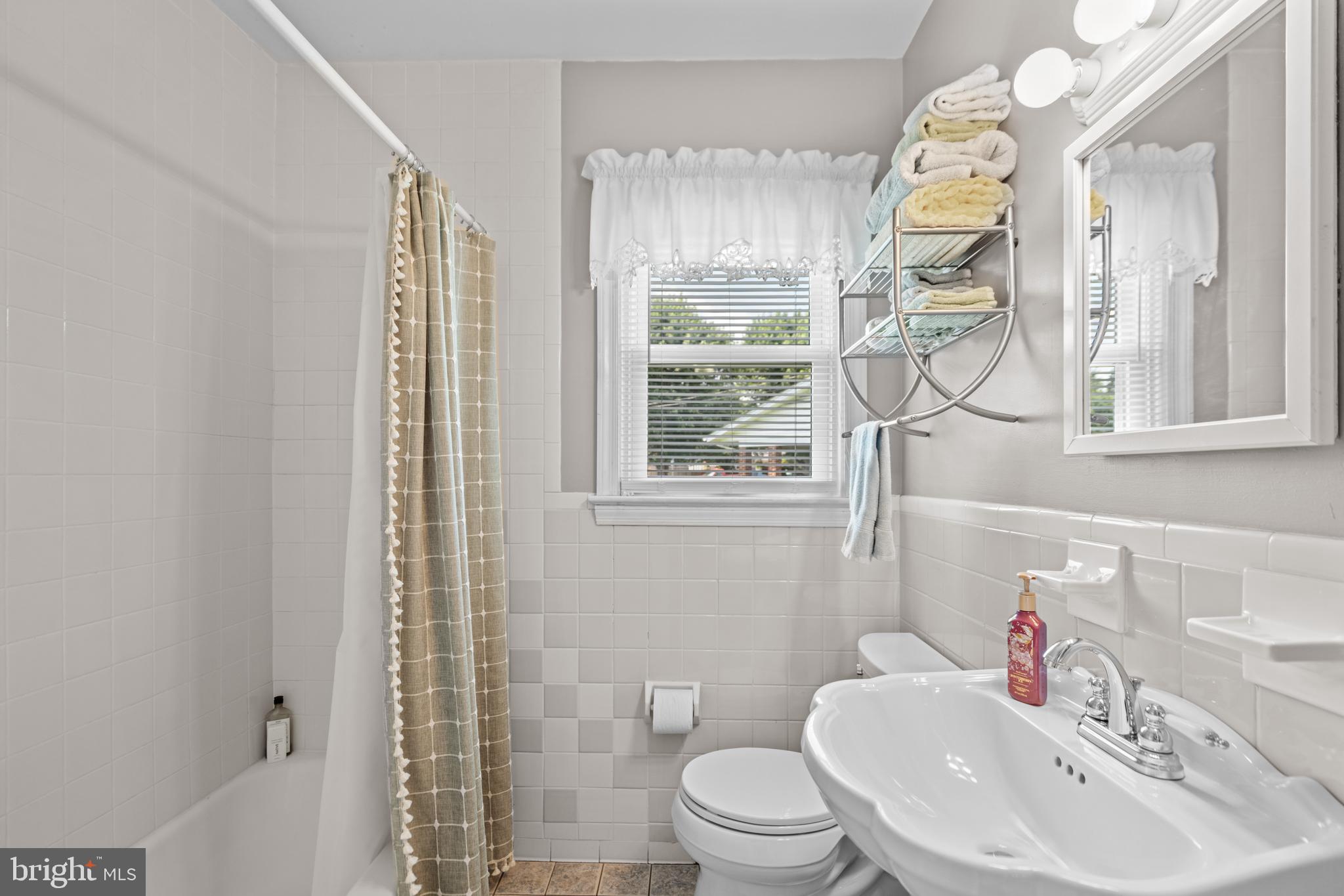 319 Beechcroft Road Winchester, VA 22601 - Photo 26 of 60 Hall Bathroom