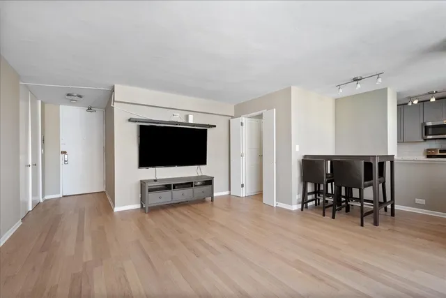 $148,800 | 5701 North Sheridan Road, Unit 29N, Chicago, IL 60660