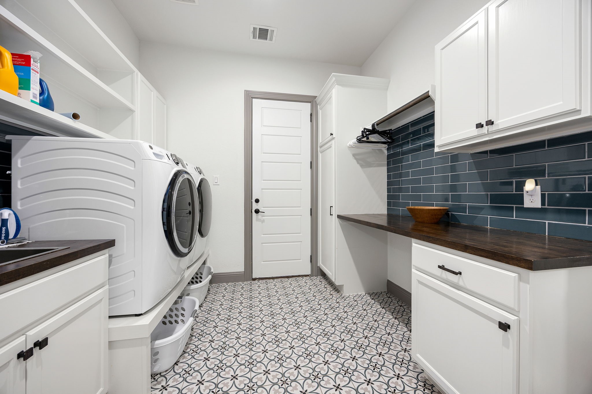 86 Dawns Edge Conroe, TX 77356 - Photo 25 of 50 Spacious laundry room with folding area, sink and tons of storage space