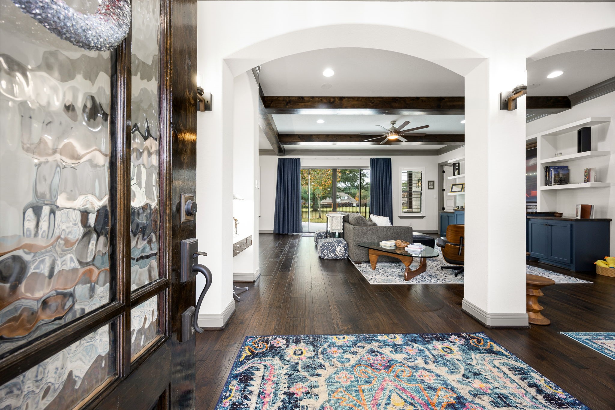 86 Dawns Edge Conroe, TX 77356 - Photo 4 of 50 a living room with furniture and a rug