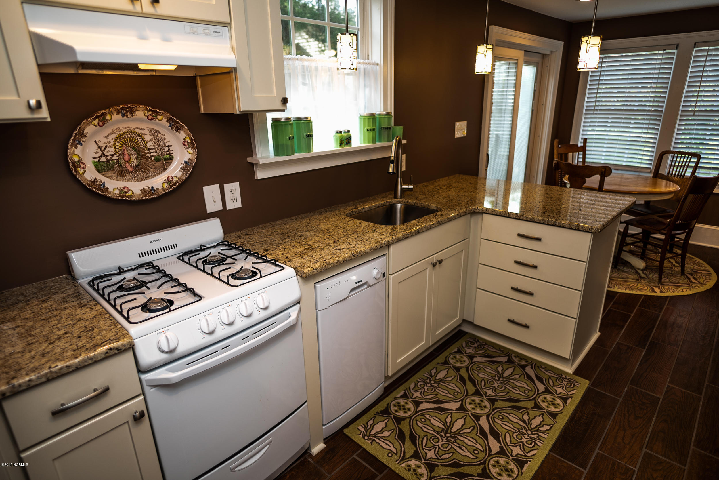 1504 Rhem Avenue New Bern, NC 28560 - Photo 9 of 29 _RAD3705