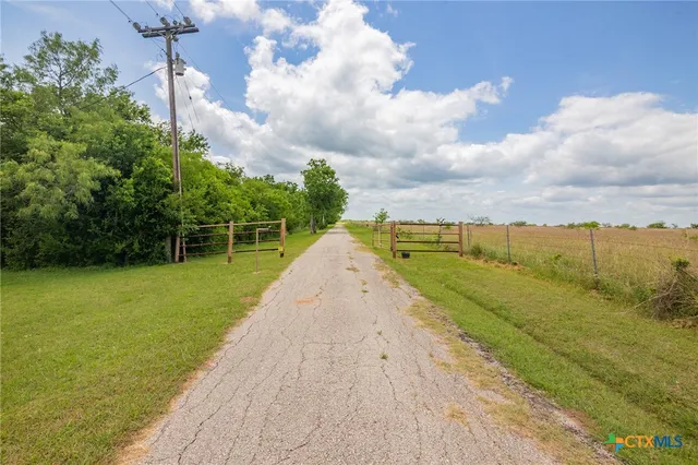 $435,000 | 1967 Fleming Prairie Road, Victoria, TX 77905
