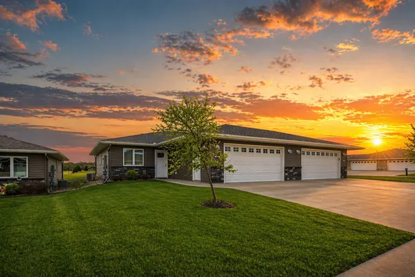 $350,000 | 406 Tee Box Lane Northeast, Stewartville, MN 55976