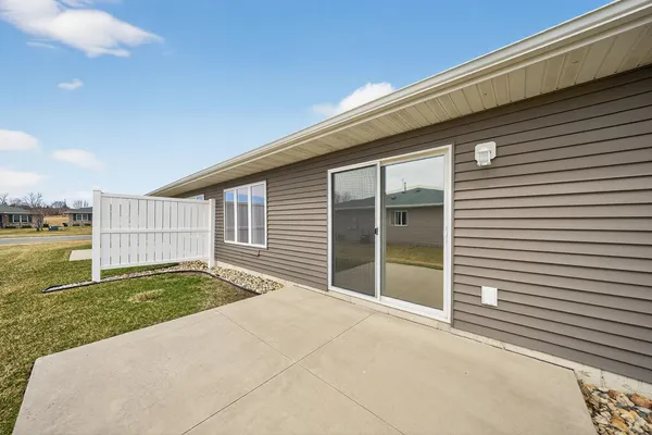 $350,000 | 406 Tee Box Lane Northeast, Stewartville, MN 55976