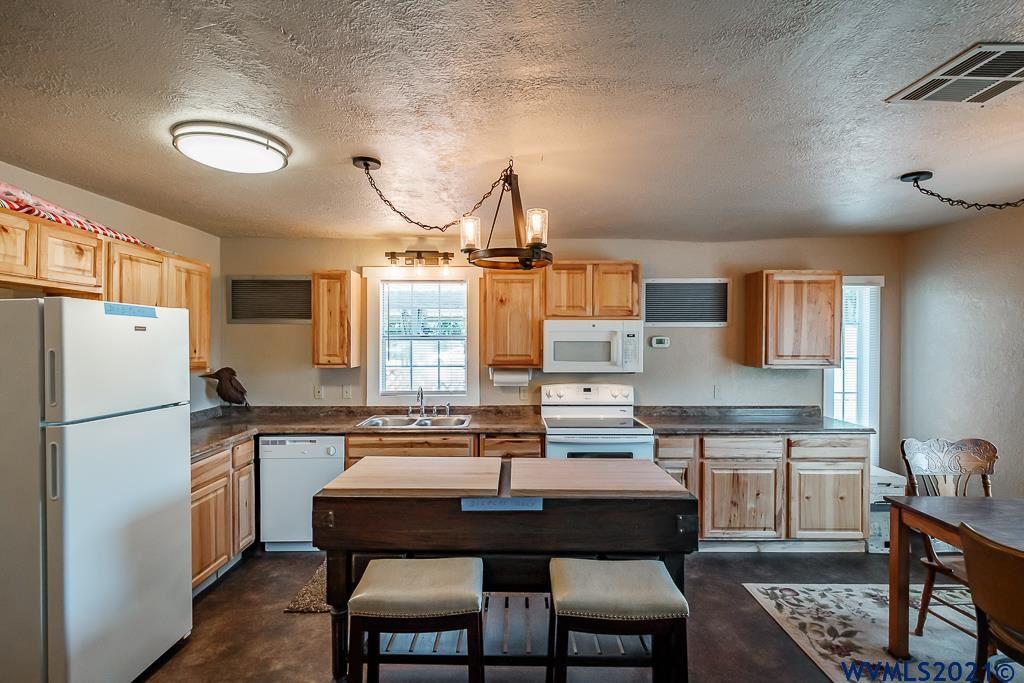 32366 Hidden Valley Road Lebanon, OR 97355 - Photo 10 of 36