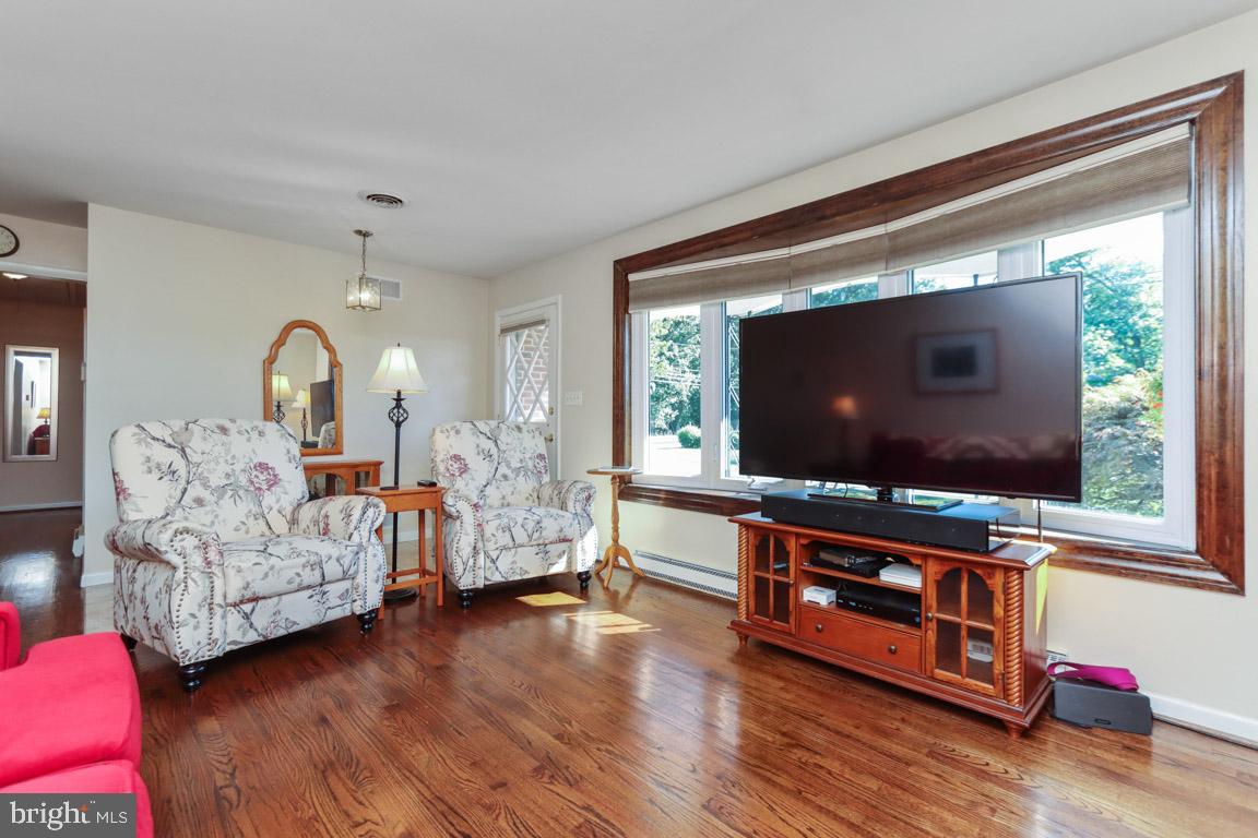 2227 Coon Club Road Westminster, MD 21157 - Photo 15 of 52 Gleaming Hardwoods