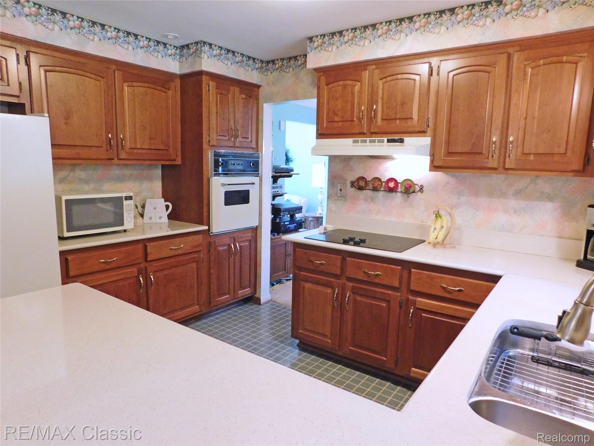 30179 Richmond Road Farmington, MI 48334 - Photo 20 of 37 richkit5.jpg