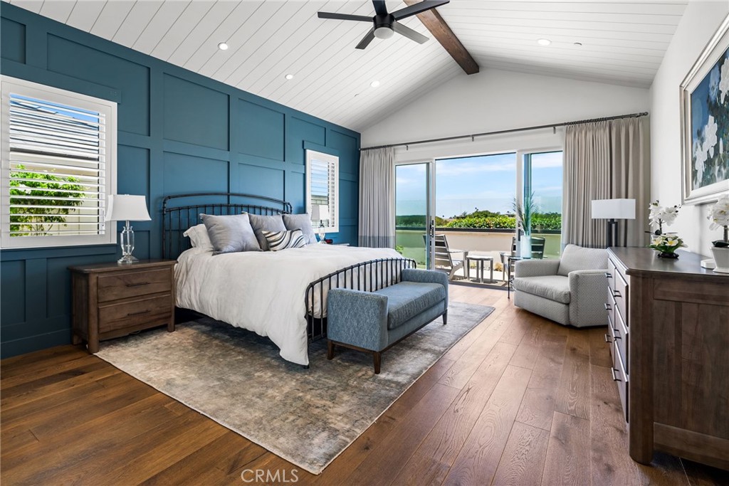 1231 Sand Key Corona del Mar, CA 92625 - Photo 41 of 65 a bedroom with a large bed and a couch