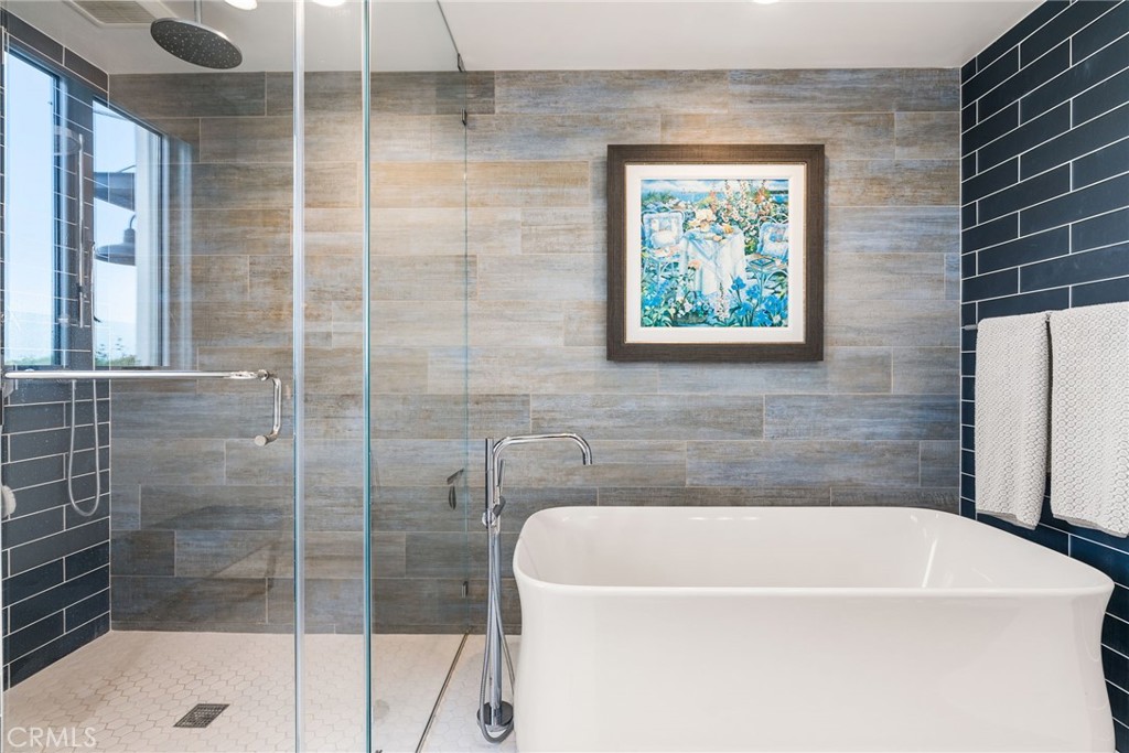 1231 Sand Key Corona del Mar, CA 92625 - Photo 43 of 65 a bathroom with a bathtub and window