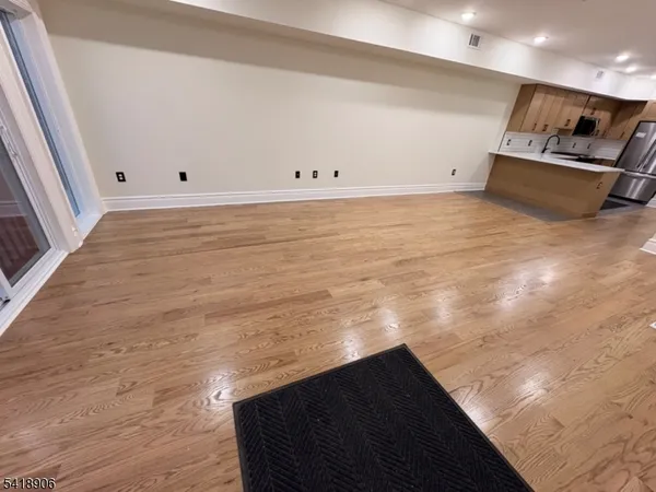 $2,900 | 438 South 11th Street, Unit 2, Newark, NJ 07103