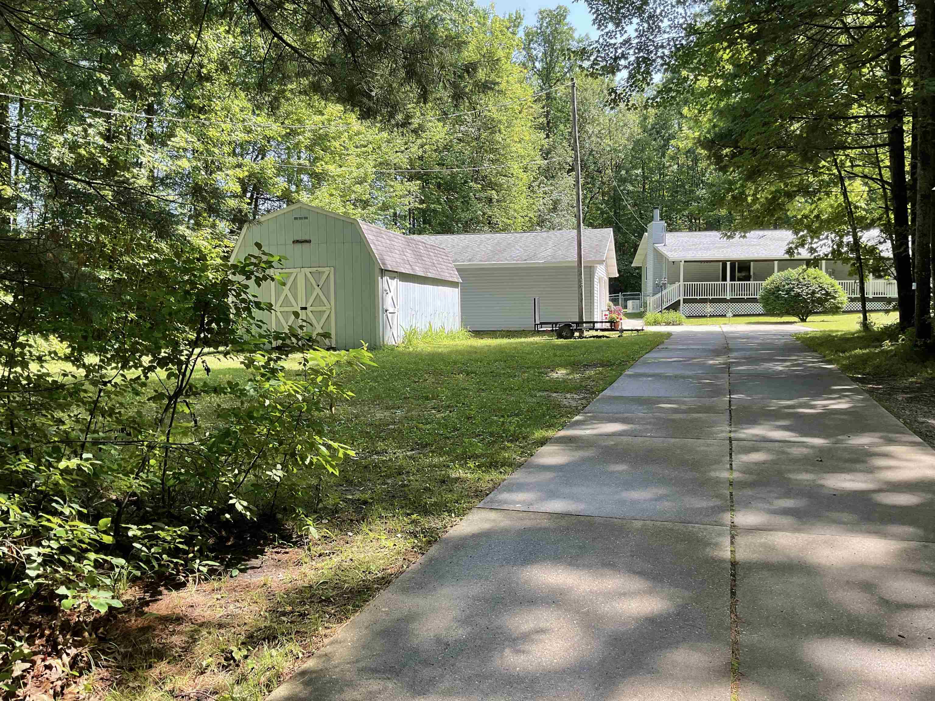 3300 East Arnold Lake Road Harrison, MI 48625 - Photo 5 of 90 1947481-0cdd6d26-daba-4d20-a80d-6b176c5075ff.JPG