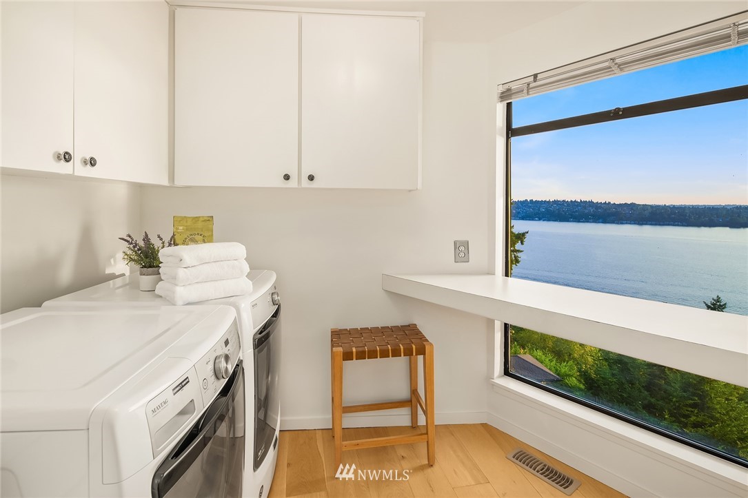 7701 Ridgecrest Lane Mercer Island, WA 98040 - Photo 17 of 35 a utility room with a sink a stove and a window