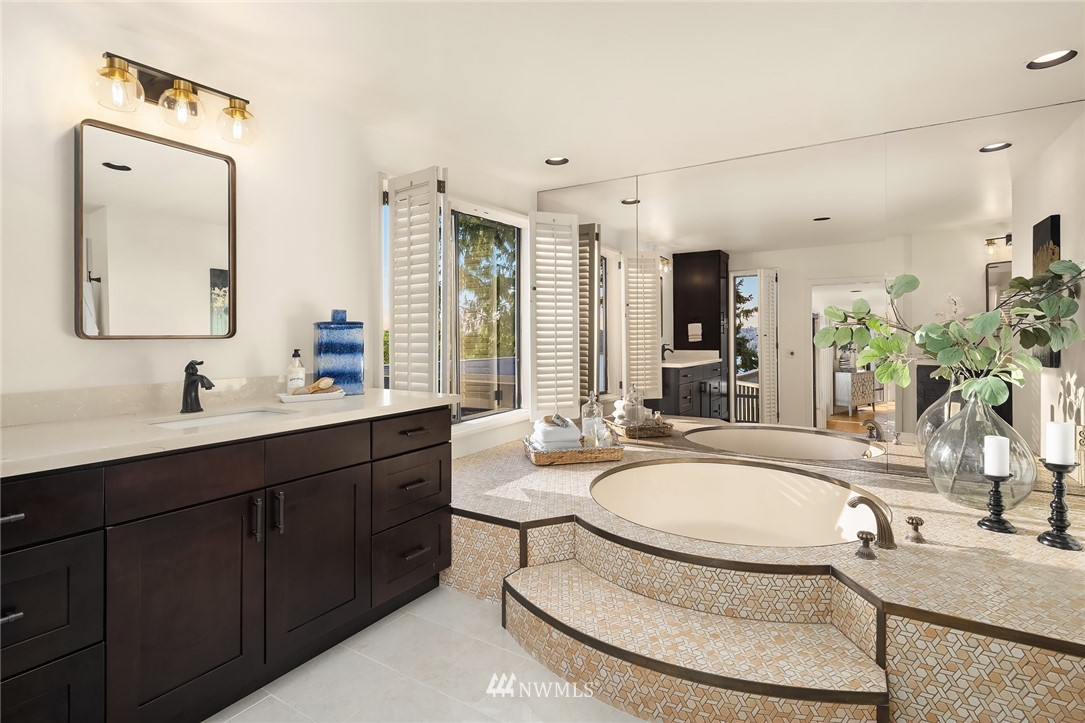7701 Ridgecrest Lane Mercer Island, WA 98040 - Photo 21 of 35 a bathroom with a tub sink and mirror