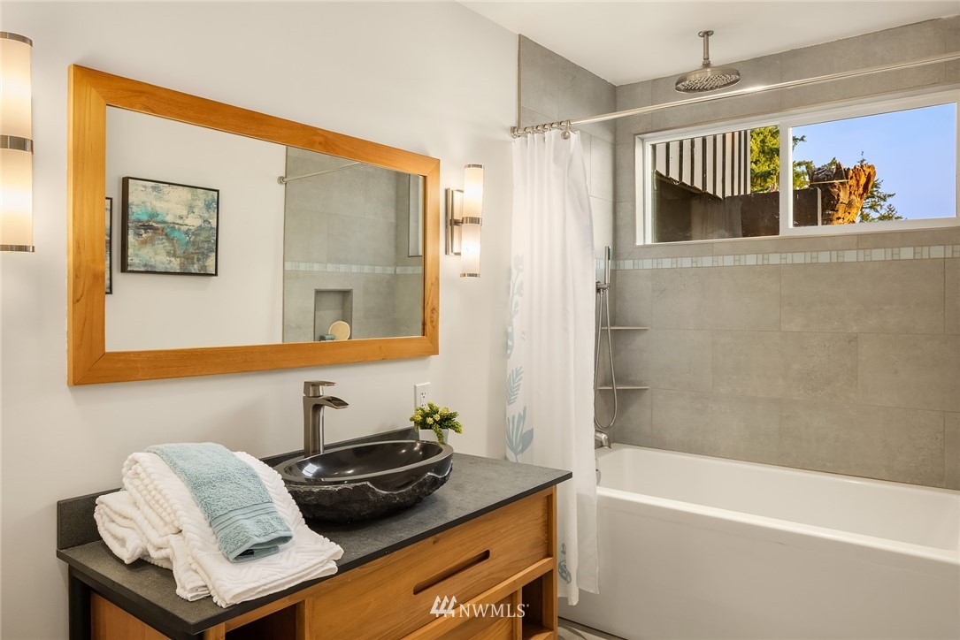 7701 Ridgecrest Lane Mercer Island, WA 98040 - Photo 26 of 35 a bathroom with a bathtub and a shower