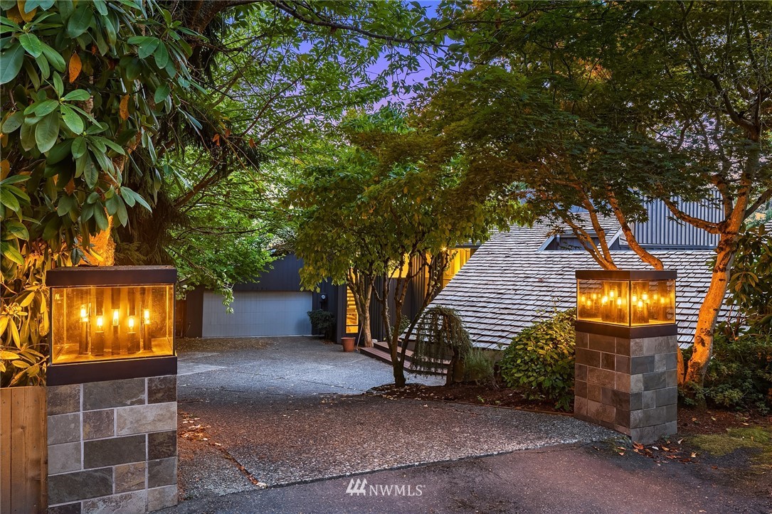 7701 Ridgecrest Lane Mercer Island, WA 98040 - Photo 33 of 35 a view of outdoor space and yard
