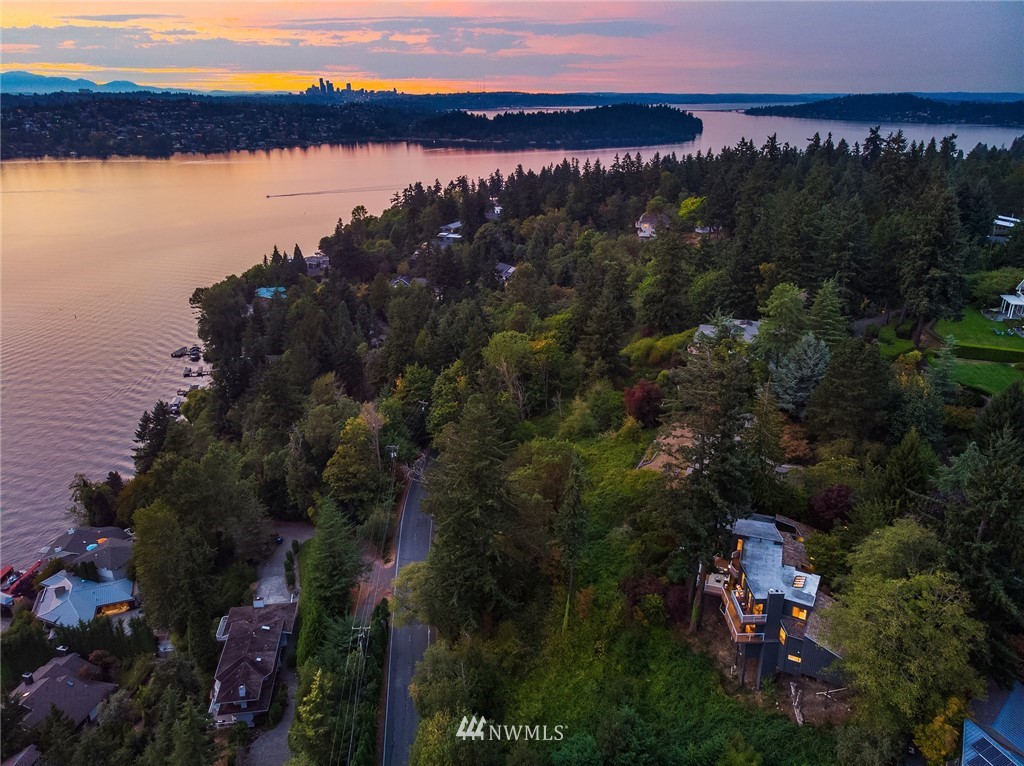 7701 Ridgecrest Lane Mercer Island, WA 98040 - Photo 6 of 35 a city view with ocean view