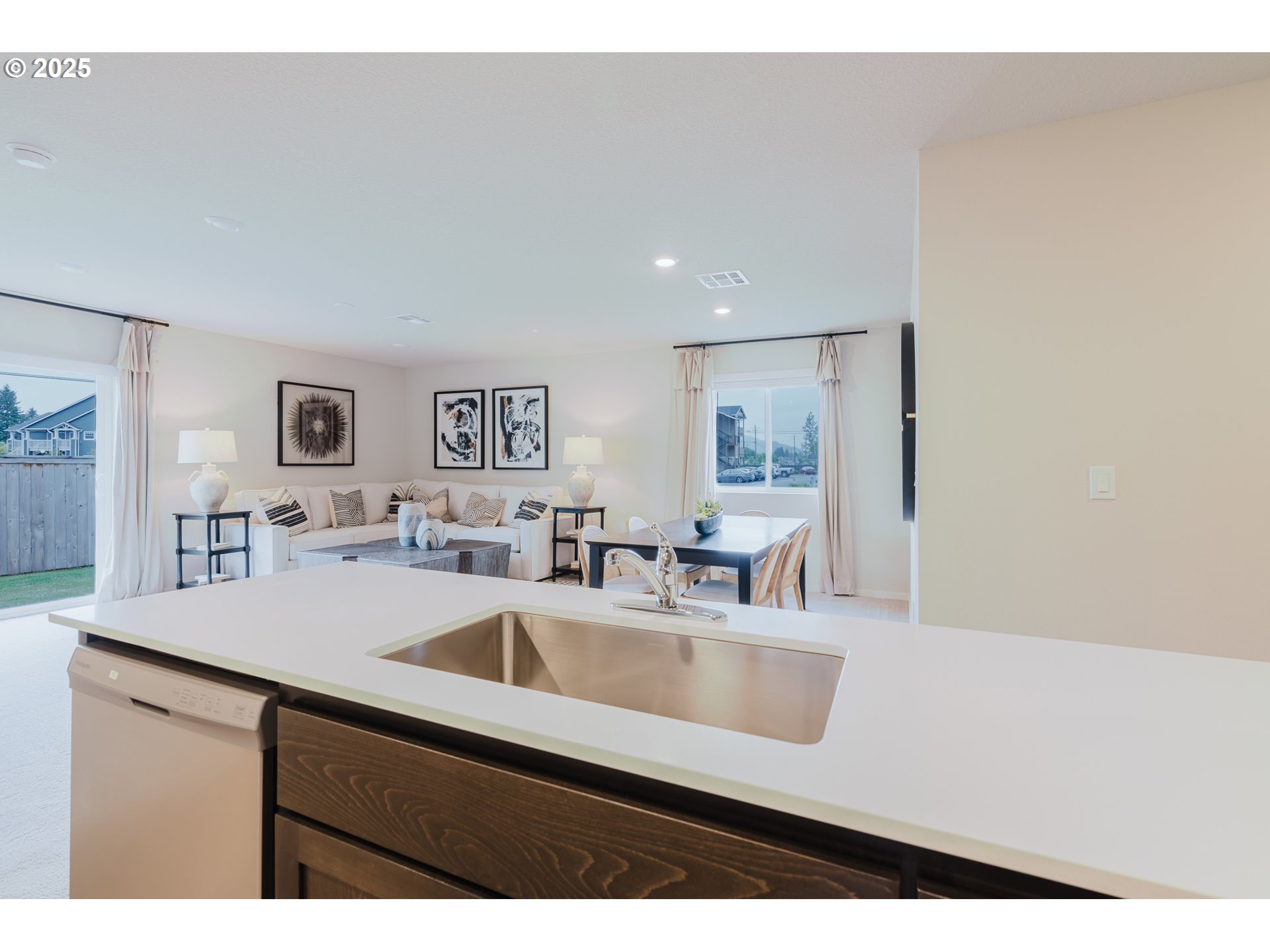 502 Luna Way Lebanon, OR 97355 - Photo 12 of 44