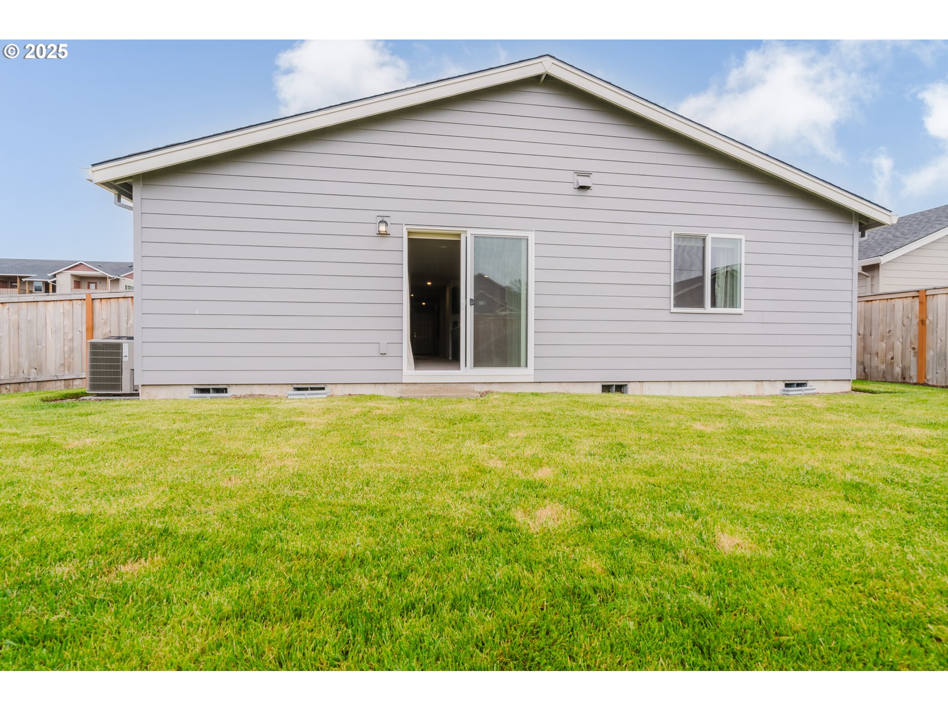 502 Luna Way Lebanon, OR 97355 - Photo 36 of 44