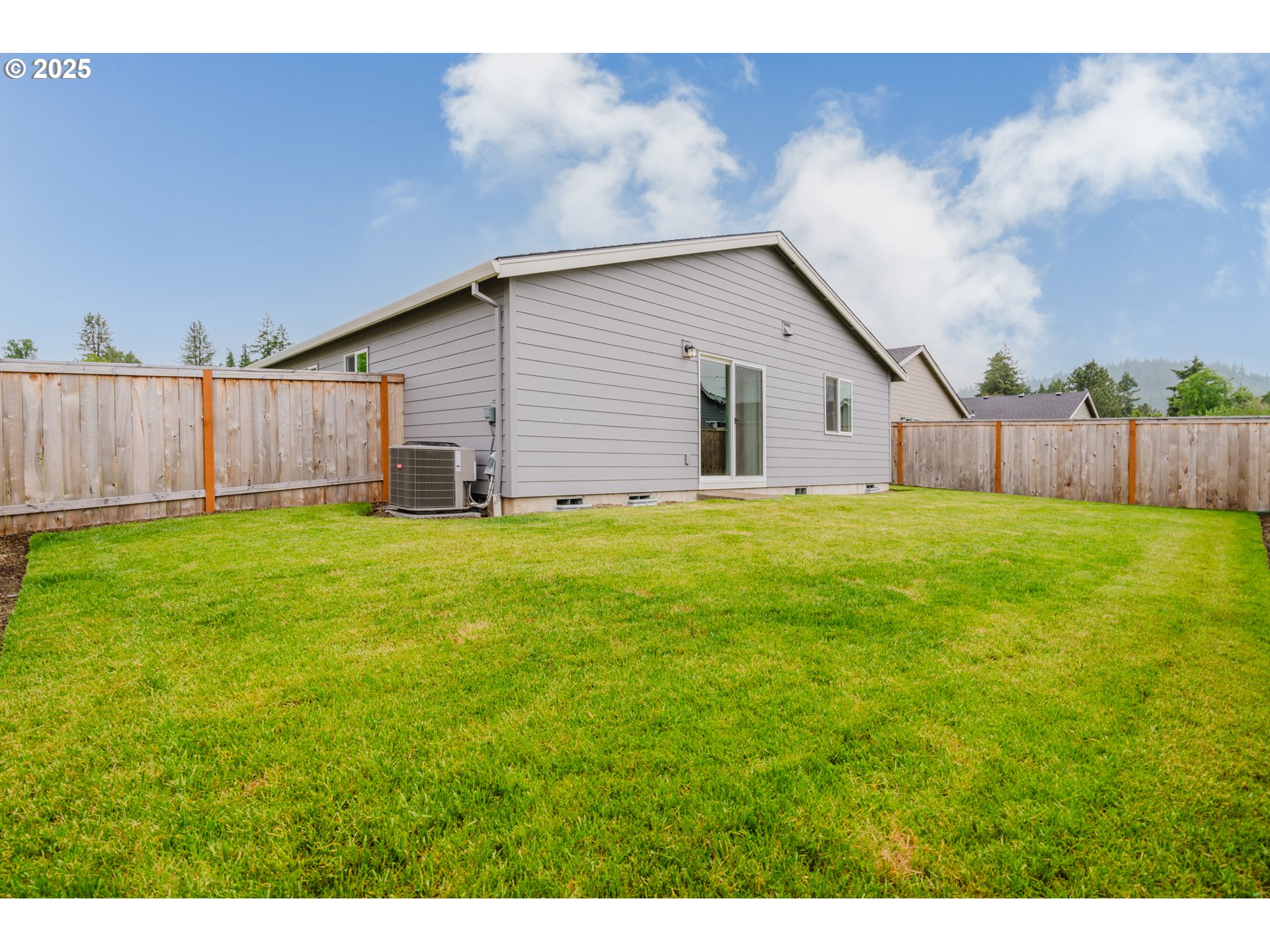 502 Luna Way Lebanon, OR 97355 - Photo 37 of 44