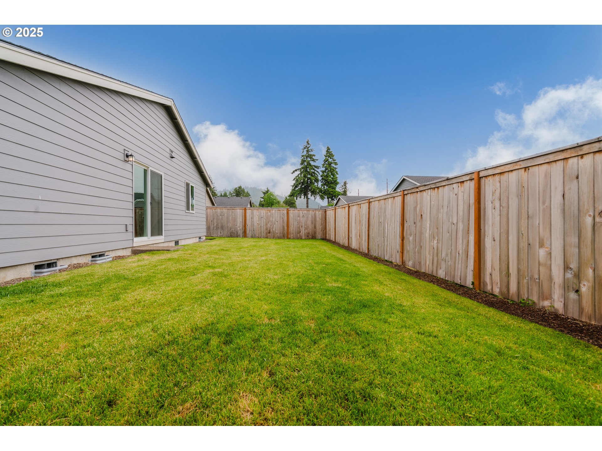 502 Luna Way Lebanon, OR 97355 - Photo 38 of 44