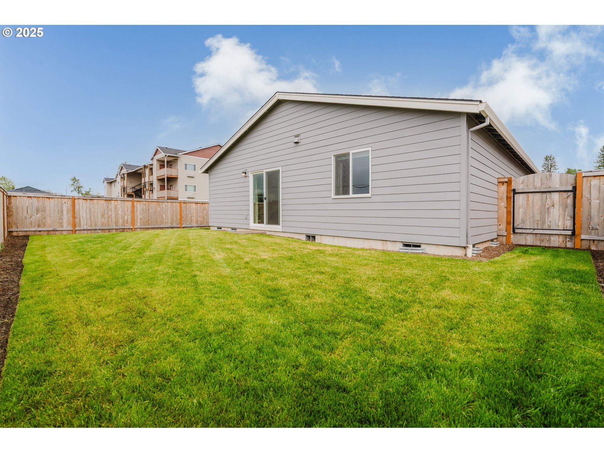 502 Luna Way Lebanon, OR 97355 - Photo 39 of 44