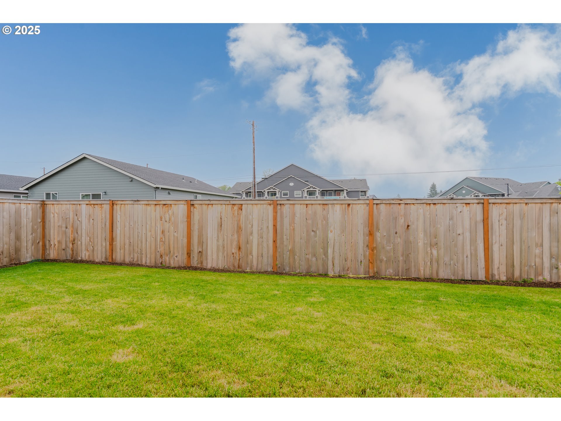 502 Luna Way Lebanon, OR 97355 - Photo 40 of 44