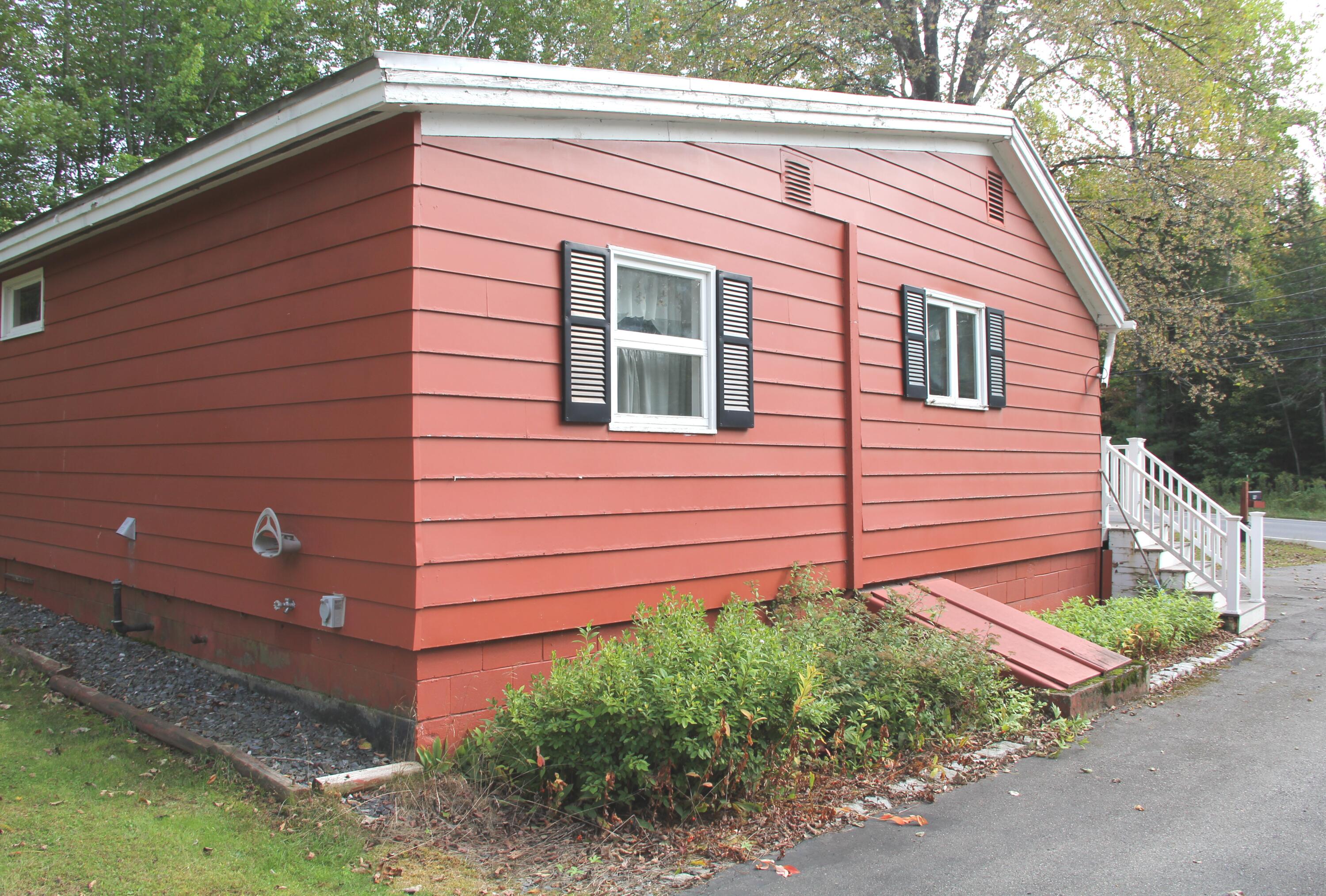 98 Middle Road Skowhegan, ME 04976 - Photo 3 of 26 IMG_9462