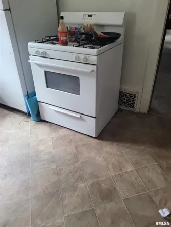 $115,000 | 1220 North University Street, Peoria, IL 61606