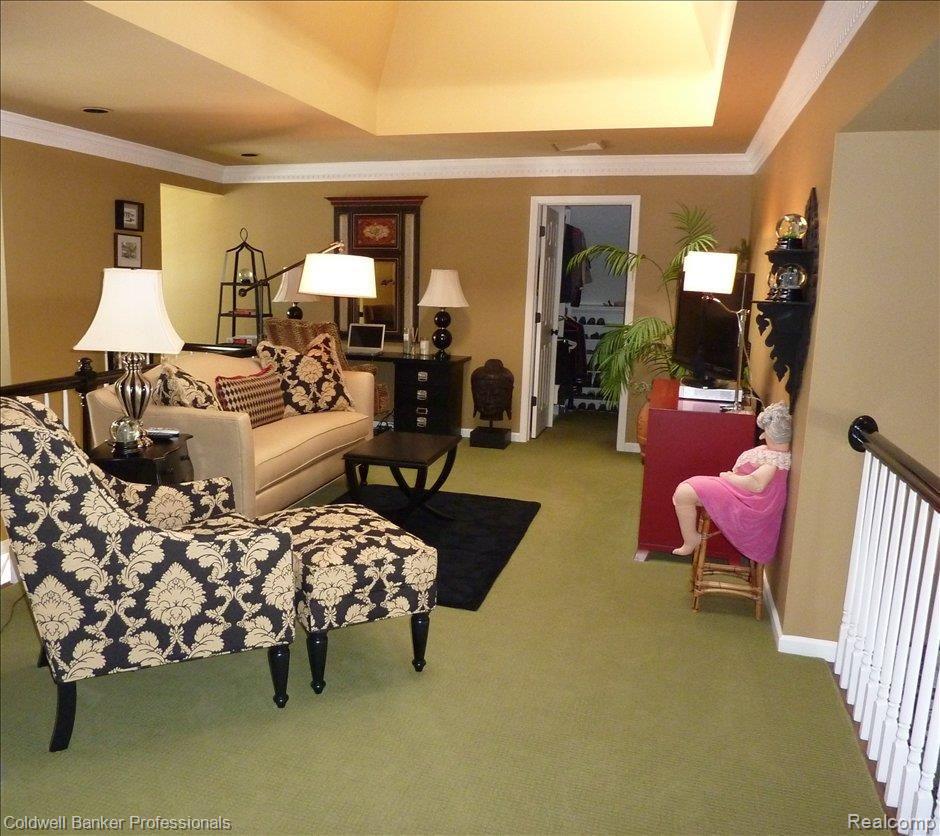 30 Cranbrook Road Bloomfield Hills, MI 48304 - Photo 10 of 24 UPPER LEVEL SITTING AREA