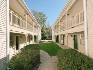 $1,370 | 733 Heavens Drive, Unit 4, Mandeville, LA 70471