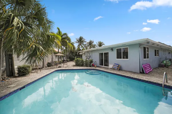 a view of a house with swimming pool and a yard