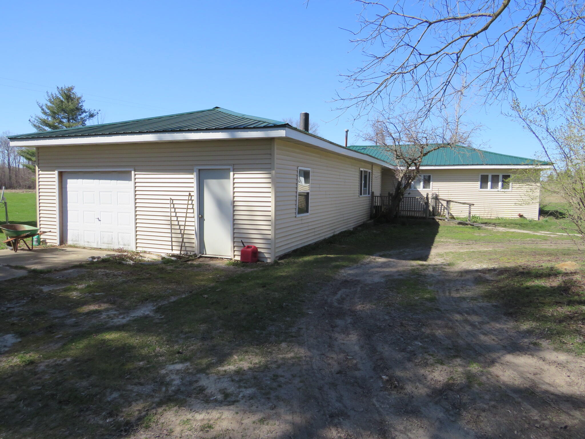 8454 South Alger Road Perrinton, MI 48871 - Photo 3 of 31 IMG_7826
