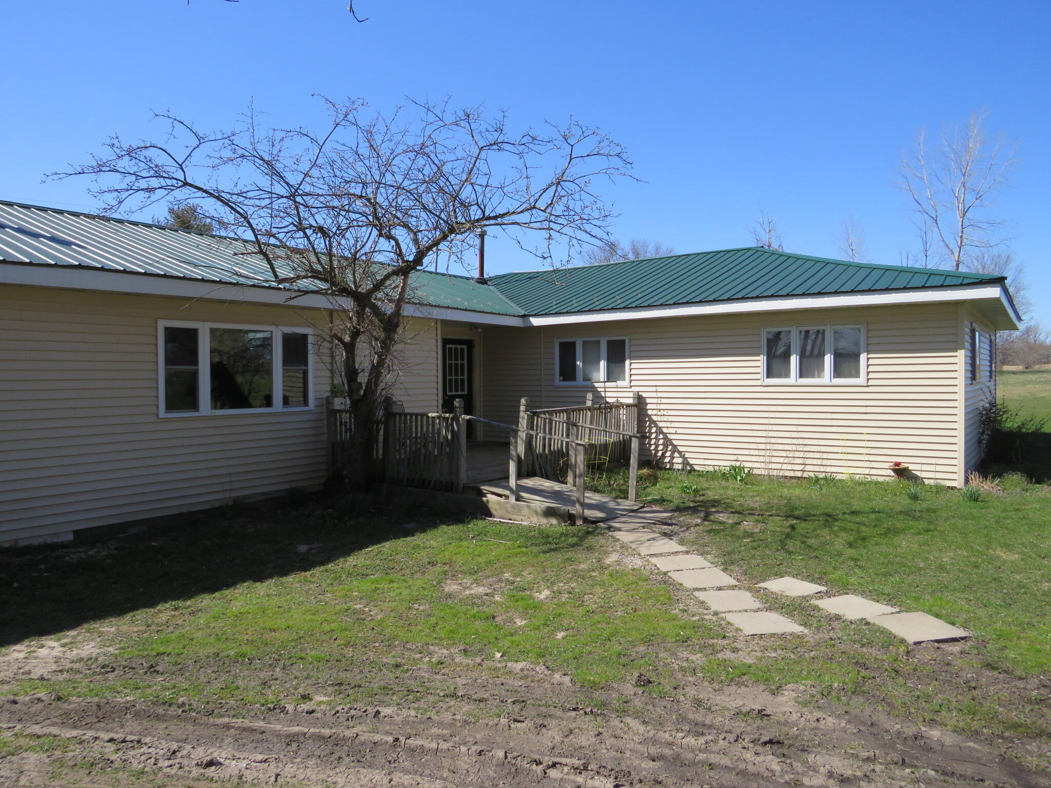 8454 South Alger Road Perrinton, MI 48871 - Photo 4 of 31 IMG_7827