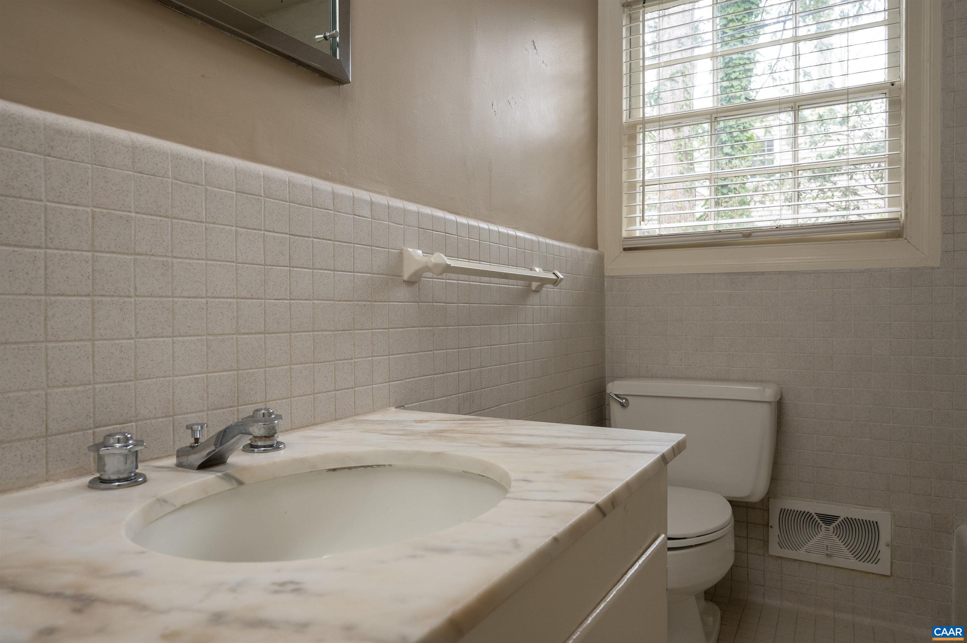1608 Greenleaf Lane Charlottesville, VA 22903 - Photo 9 of 19 Gallery Image 9